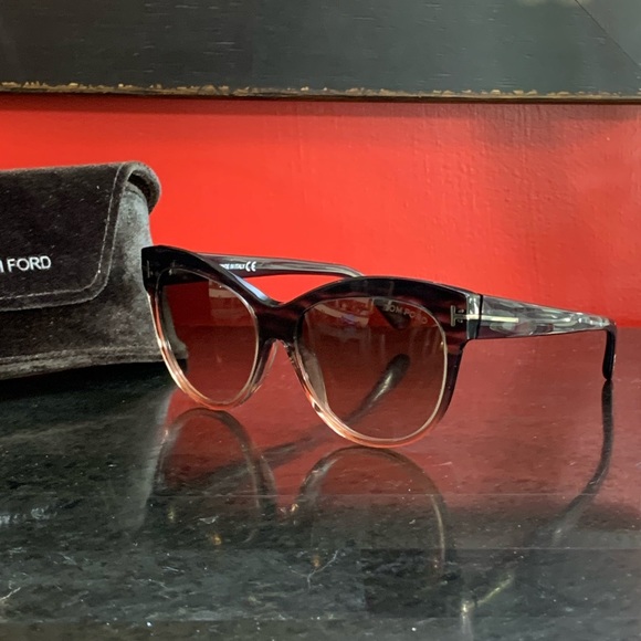 SOLD!! TOM FORD Cat-eye Sunglasses Gray Peach - Picture 12 of 16